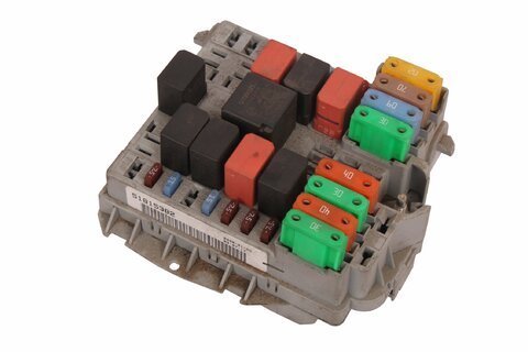 Pojistková skříňka u motoru - 51815382