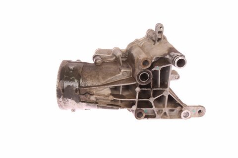 Držiak olejového filtra s chladením