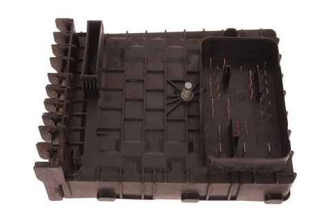 Poistková skrinka motora