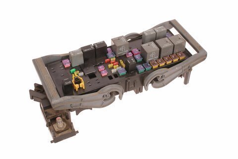 Poistková skrinka pri motore K68143318AB