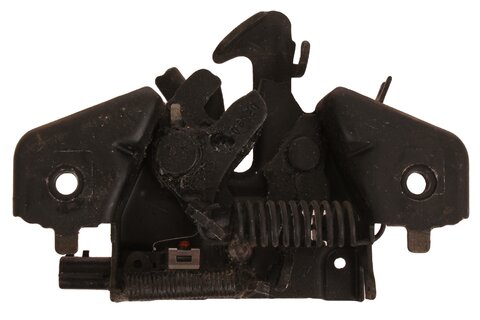 Zámok prednej kapoty