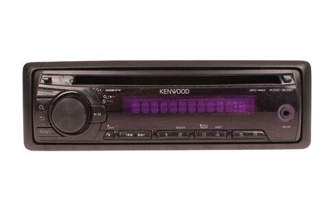 Autorádio s CD univerzálnou AUX