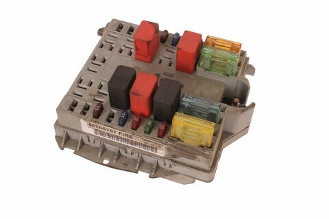 Pojistková skřínka u motoru - 46766767