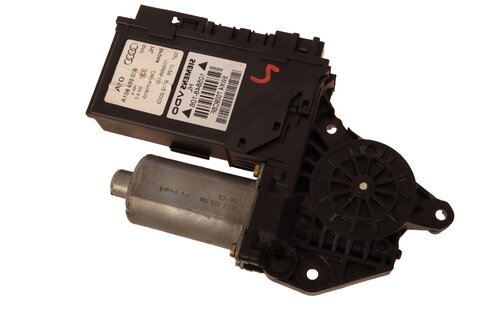 Motorček sťahovačky pravý zadný 8E0959802E