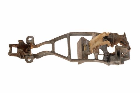 Upevňovací strmeň pravej prednej kľučky 7L0837886E