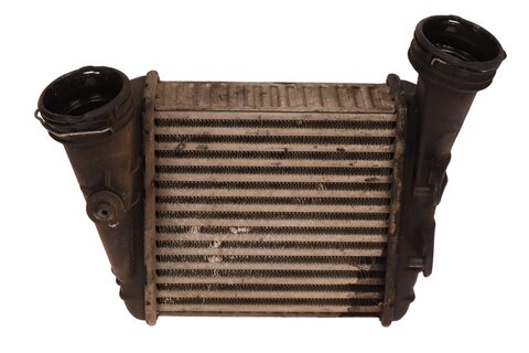 Chladič nasávaného vzduchu - intercooler pravý 3B0145806