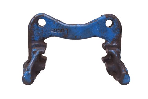 Držiak zadného brzdového strmeňa L=P 7M0615425