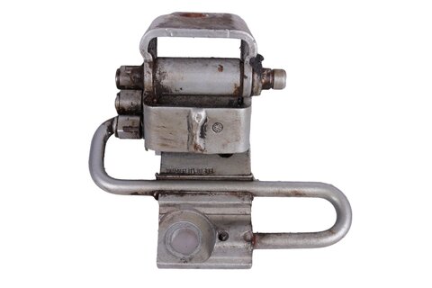 Pánt dverí spodný predný pravý 1P0831412A