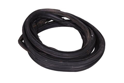 Gumové tesnenie zadných dverí vpravo 902570