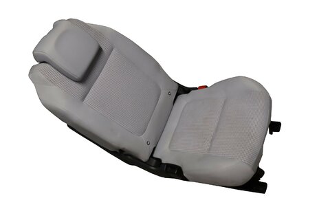 Sedadlo druhého radu bielej stred