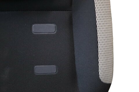 Sedadlo druhého radu čiernej ľavej