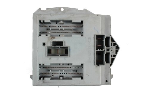 Poistková skrinka pri motore 51763772