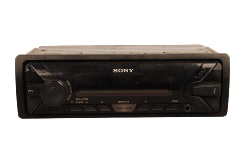 Autorádio ( WMA, USB, AUX) univerzálny