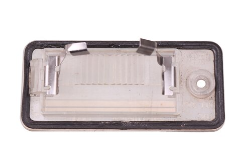 Osvětlení SPZ 8E0943022B