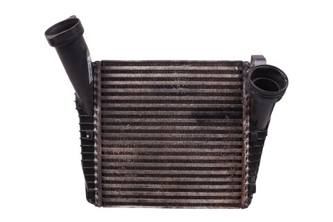 Chladič nasávaného vzduchu - intercooler 7L6145803F