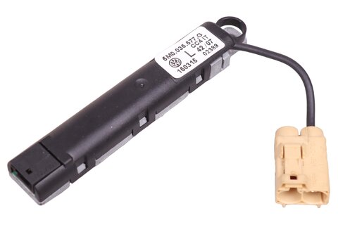 Anténny zosilňovač ľavý 5M0035577G