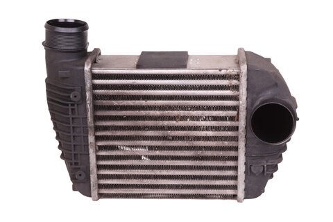 Chladič nasávaného vzduchu - intercooler pravý 4F0145806T