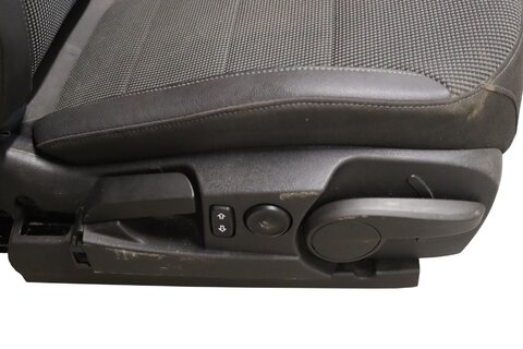 Sedadlo spolujazdca koža/látka mechanické/elektrické čierne (TAEJ) 13333772