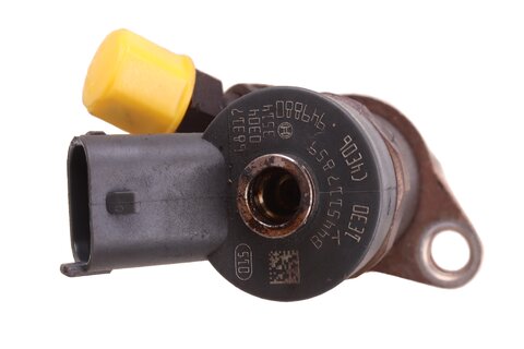 Vstrekovacia tryska 6M5Q-9F593-AA