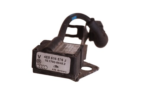Snímač zrýchlenia predný pravý (pre tlmič) 4E0616576K