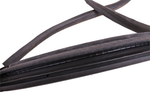 Tesnenie dverí vonkajšie zadné ľavé sedan 13228155