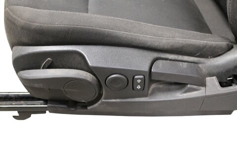 Sedadlo vodiča mechanické/elektrické čierne (TAAR) 13268170