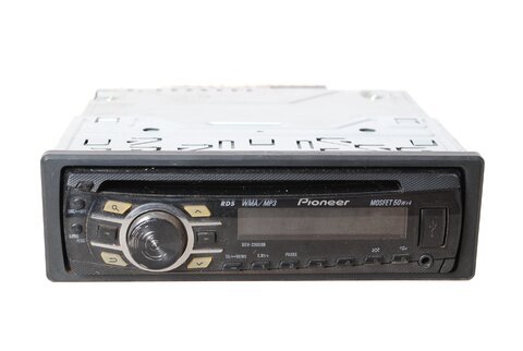 Autorádio s RDS, CD, WMA, MP3, AUX, USB univerzálny