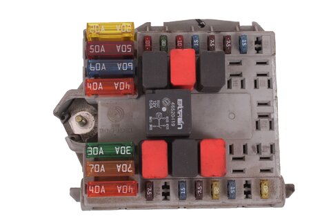 Poistková skrinka pri motore 46760257