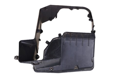 Poistková skrinka uprostred 7E0907296C