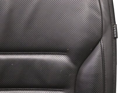 Sedadlo zadnej pravej kože vyhrievané/vetrané čierne 7P6885406EPY0L