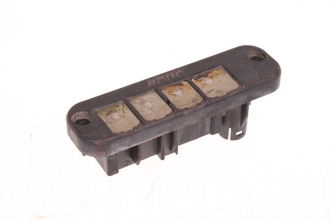 Elektrický kontakt dverí kufra