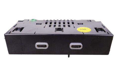 Dvojitý USB vstup 657035736