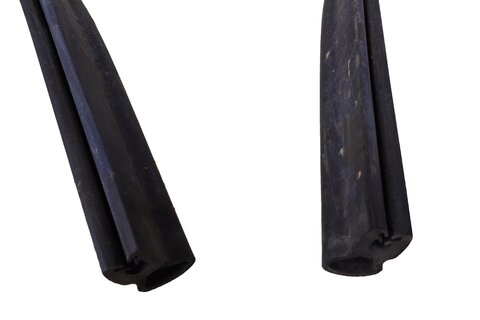 Tesnenie rámu čelného skla 654823723