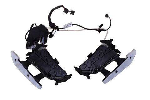 Nastavenie bočnej časti opierky sedadla spolujazdca 7P6881066D