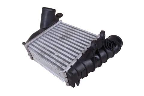 Chladič nasávaného vzduchu - intercooler 1J0145803T 1J0145803S