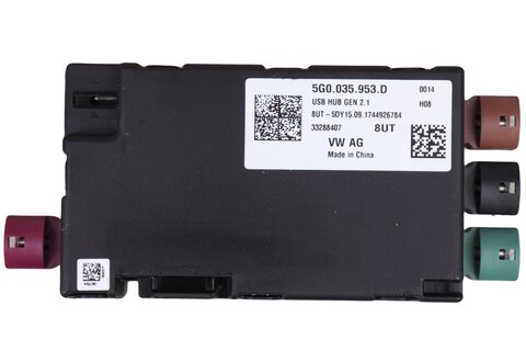 USB rozdeľovač s integrovaným meničom napätia 5G0035953D