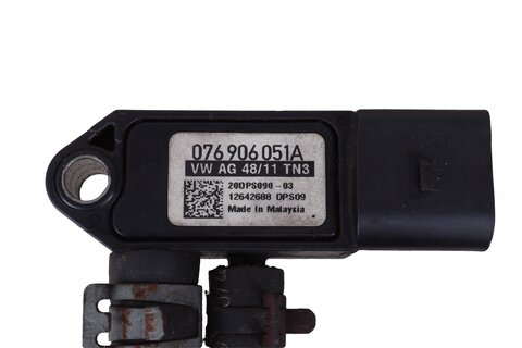 Senzor odchýlky tlaku výfukových plynov s vedením 1K0131552E