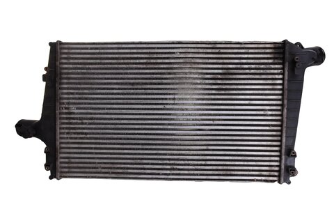 Chladič nasávaného vzduchu - intercooler 4B0145805F