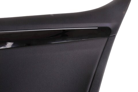 Panel dverí zadný pravý koža s ozdobnou ambientnou lištou (čierna piano) sedan 3V5867212A 3V0867068FN77