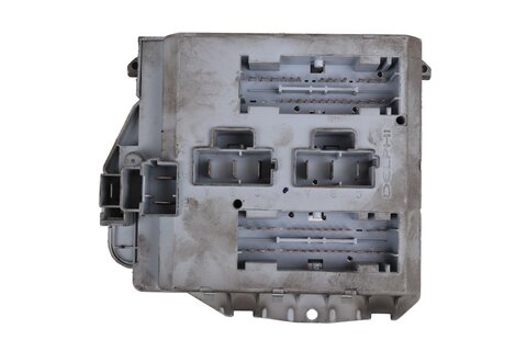 Poistková skrinka pri motore 69501260