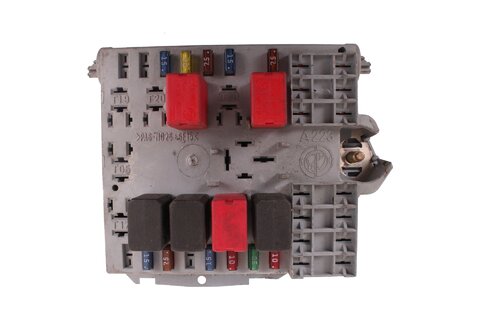 Poistková skrinka pri motore 46778444