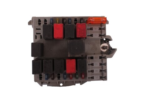 Poistková skrinka pri motore -03