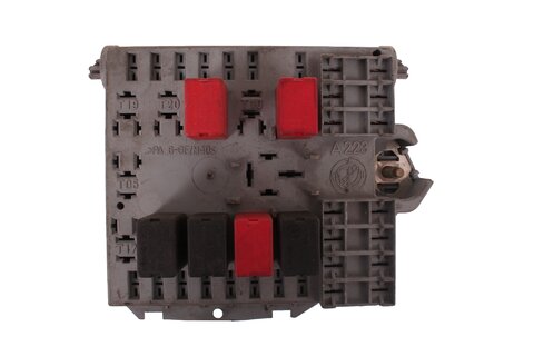 Poistková skrinka pri motore 46763646
