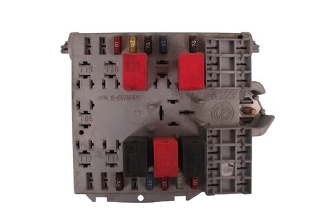 Poistková skrinka pri motore 46763644