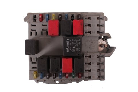 Poistková skrinka pri motore 46760255