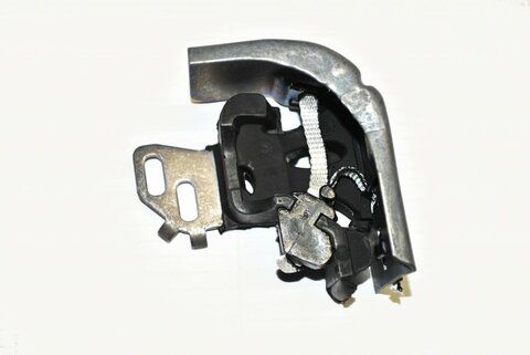 Gumový záves s kovovým úchytom