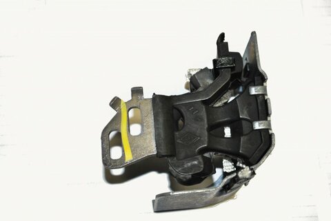 Gumový záves s kovovým úchytom