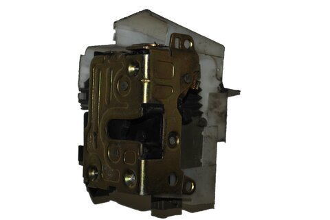 Ľavý zámok predných dverí