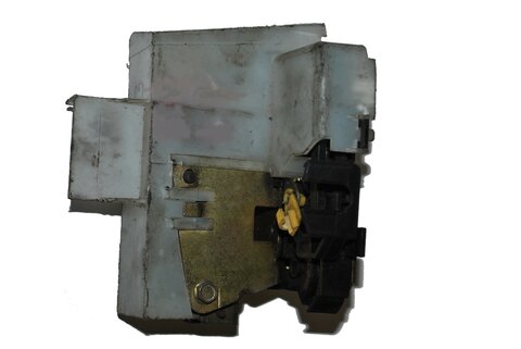 Ľavý zámok predných dverí