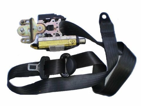 Ľavý predný bezpečnostný pás čierny